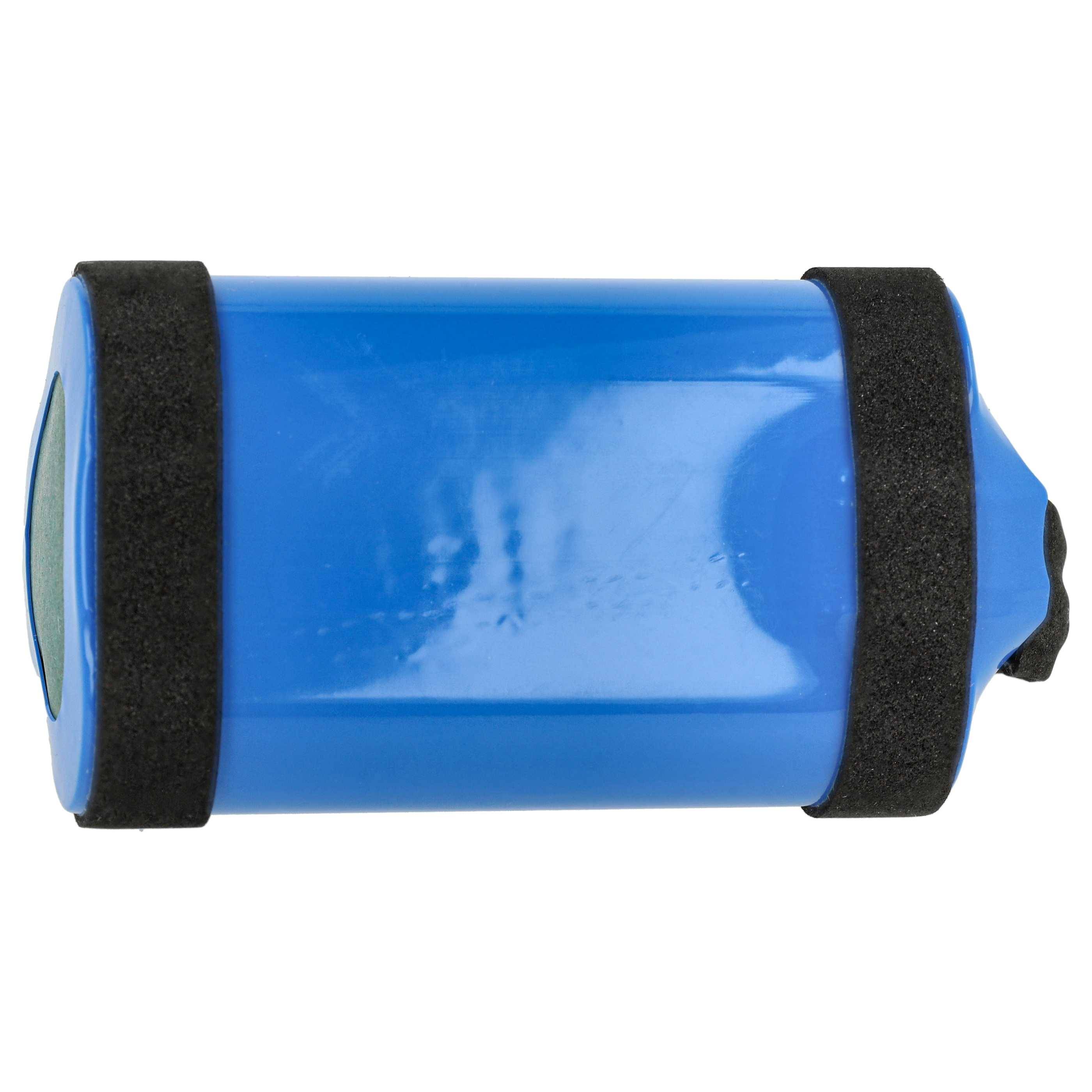 Ein blauer zylindrischer Gegenstand mit schwarzen Kappen und Riemen, möglicherweise eine Batterie oder ein Behälter.