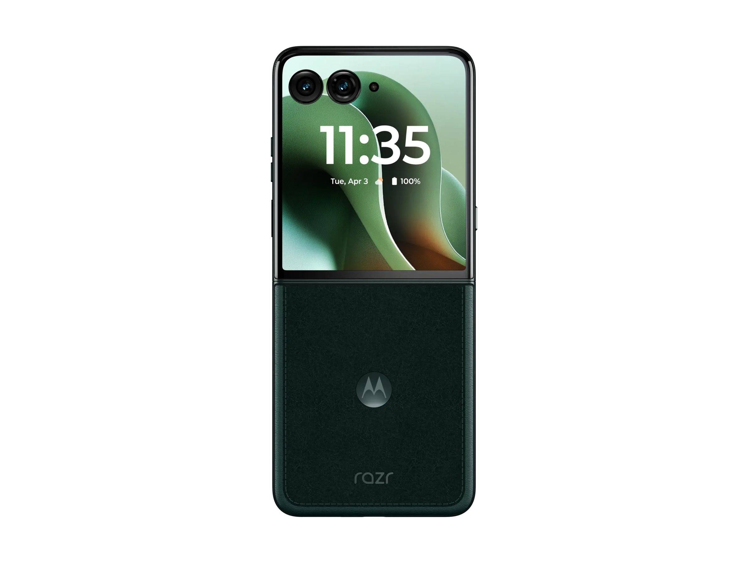 Frontansicht eines grünen, aufgeklappten Motorola Razr Falthandys, das den Bildschirm mit der Uhrzeit 11:35 und dem Motorola-Logo in der unteren Hälfte zeigt.