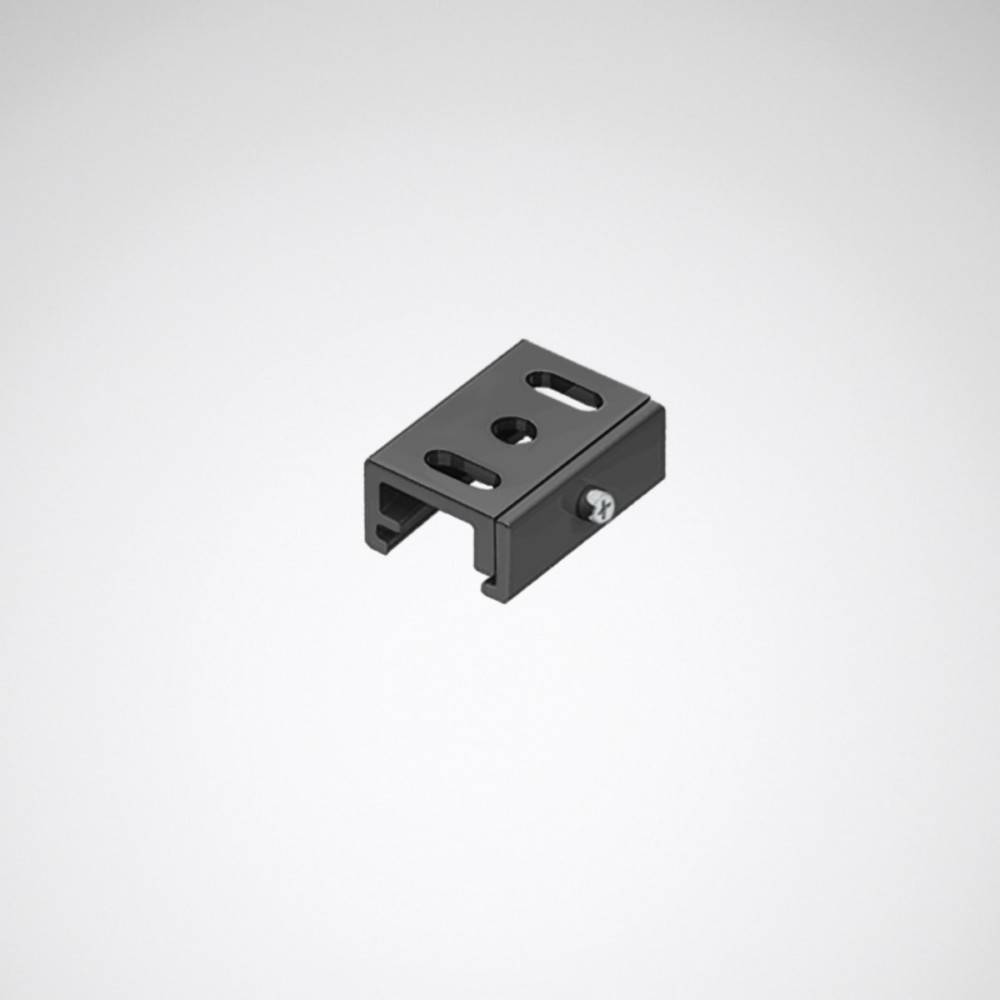 Ein kleiner schwarzer Metallhalter mit vier Schlitzen und einer seitlichen Schraube, der zum Befestigen von elektronischen oder mechanischen Komponenten verwendet wird.