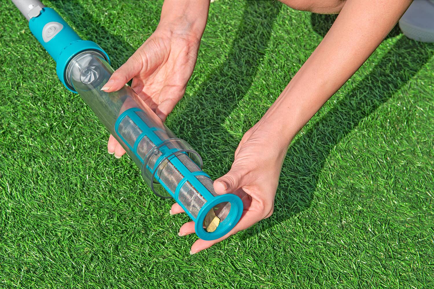 Bestway 58831 - Poolpflege-Set AquaSurge mit akkubetriebenem Poolsauger, Kescher und Poolbürste für Poolgrößen bis 610 cm