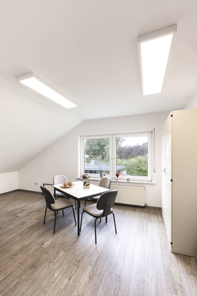 DOTLUX LED-Aufbauleuchte PANELbig-ugr 295x1495mm 38W COLORselect mit 4poligem Stecker für HCL inkl. Netzteil