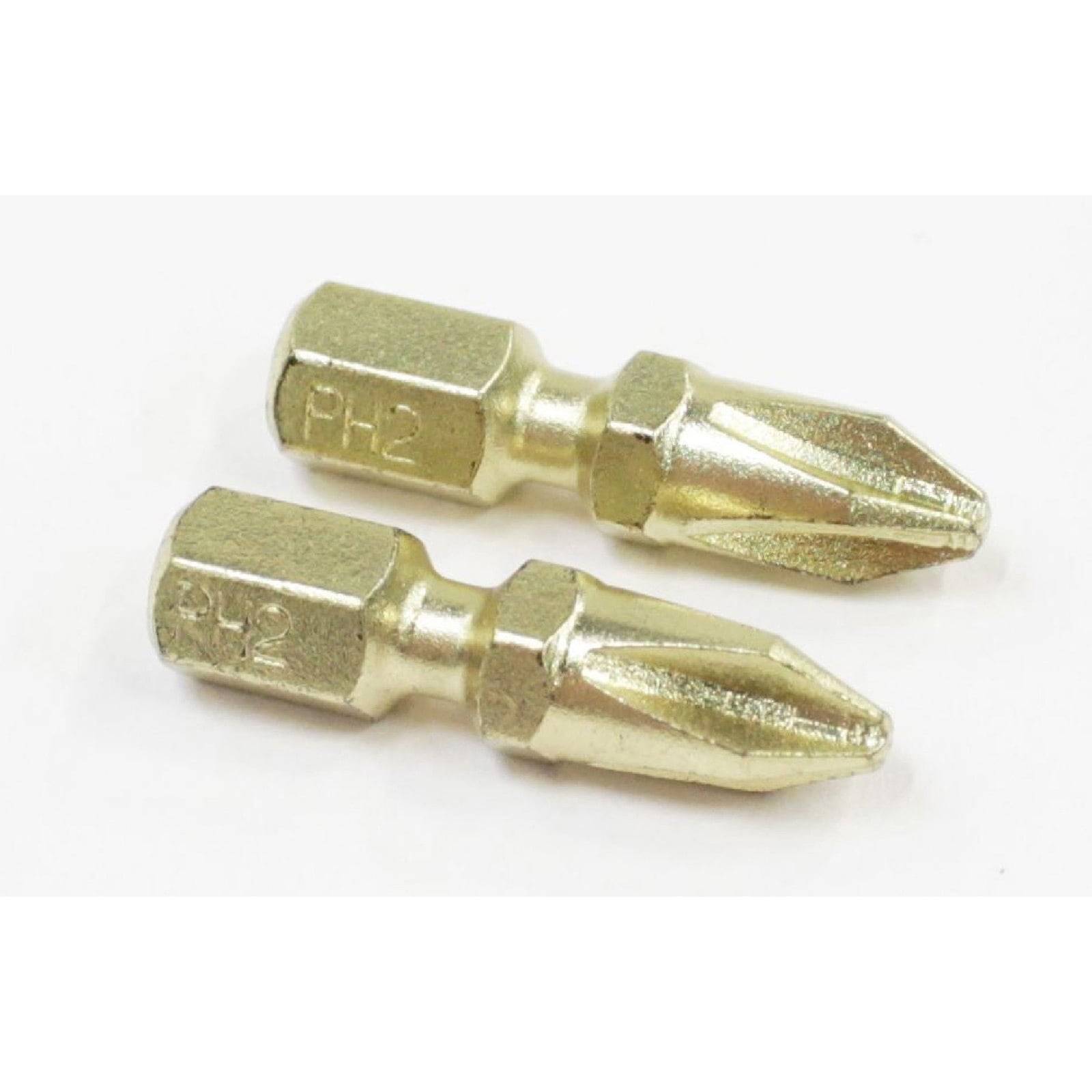 Zwei metallische Philips-Schraubendreher-Bits, beschriftet mit ‚PH2'.