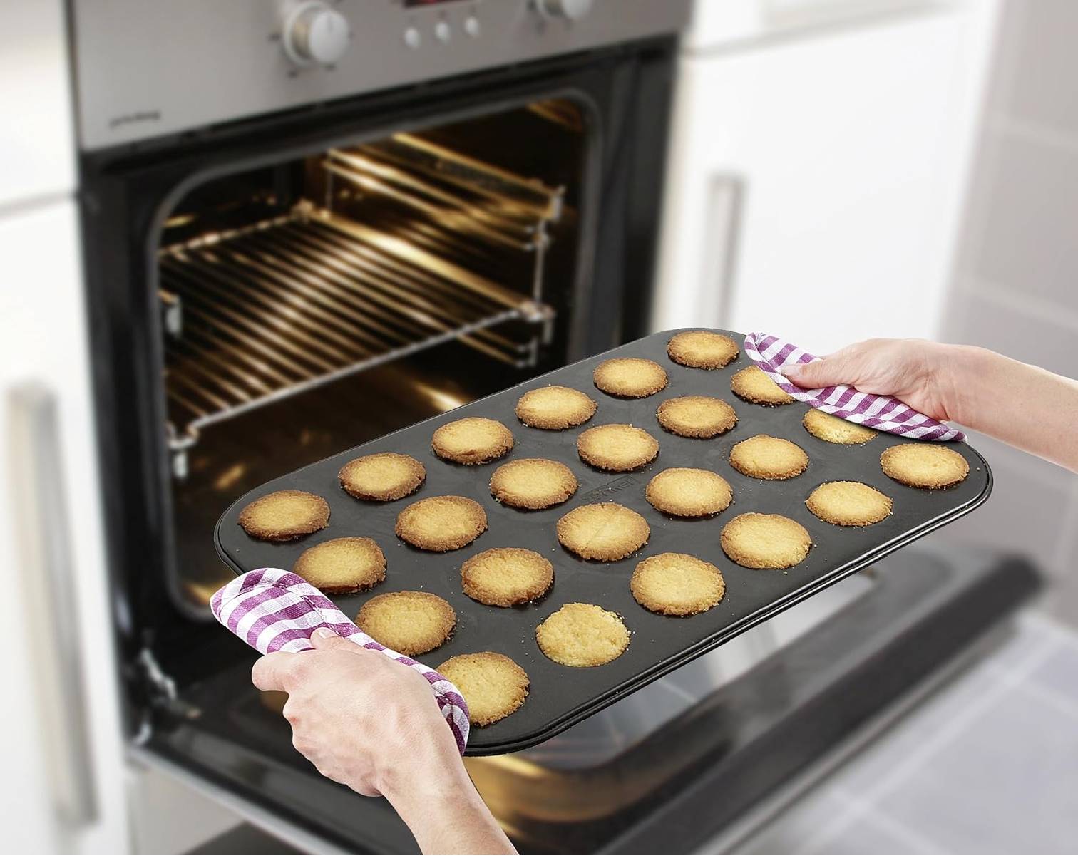 Zenker Husarenkrapfen-/ Engelsaugenblech Sparkling Christmas, Ofenblech mit Teflon Antihaftbeschichtung für kinderleichtes Backen, hochwertige Form