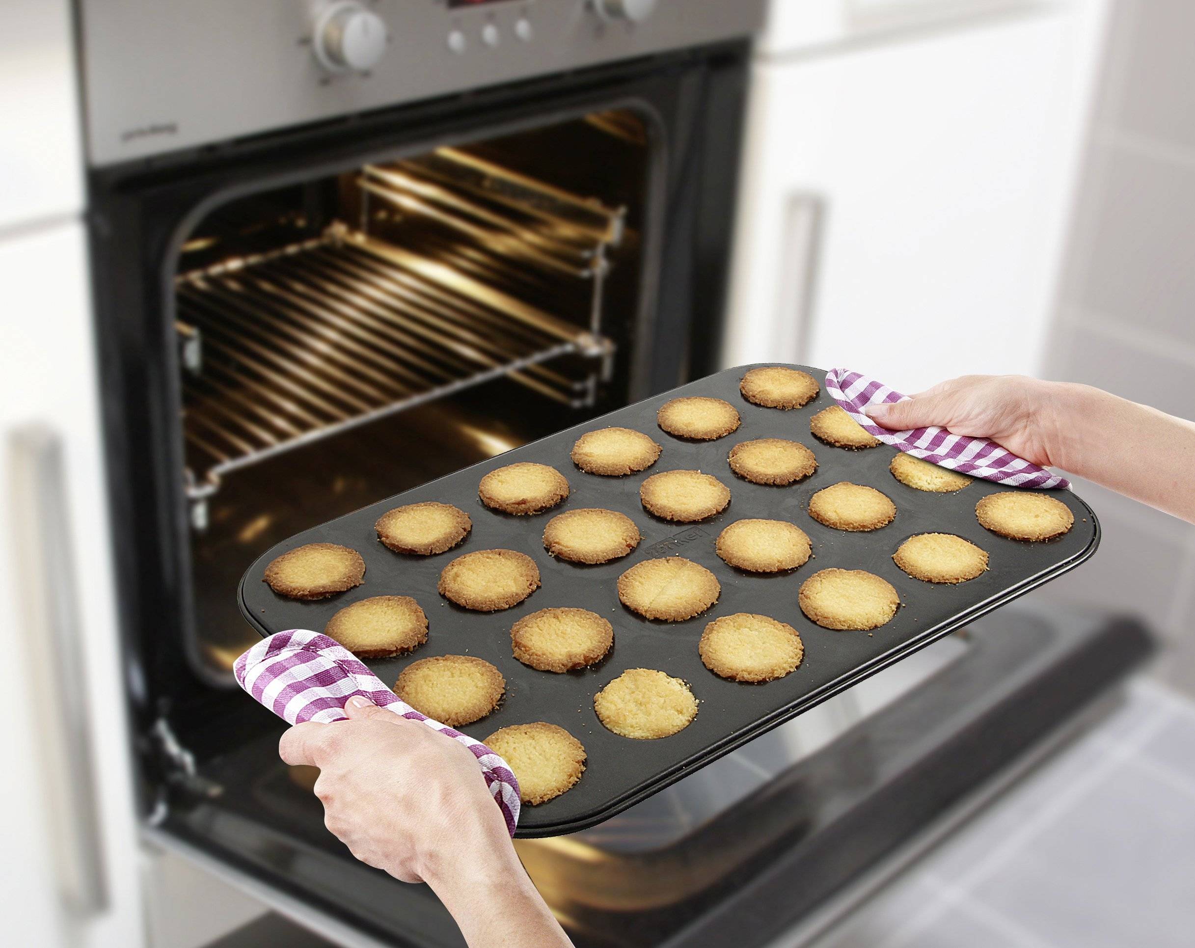Zenker Husarenkrapfen-/ Engelsaugenblech Sparkling Christmas, Ofenblech mit Teflon Antihaftbeschichtung für kinderleichtes Backen, hochwertige Form
