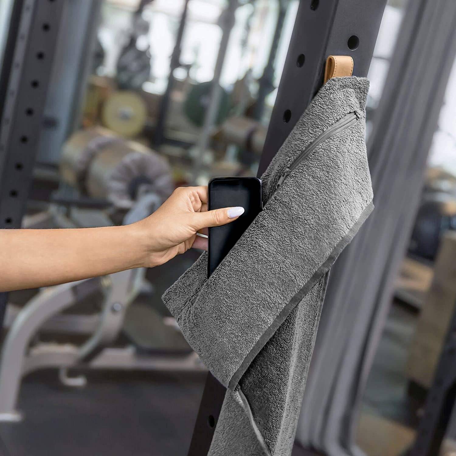 Stryve | Towell + | Sporthandtuch mit integrierter Tasche und Magnetclip | bekannt aus Die Höhle der Löwen | 2er Set in All Black und Rot