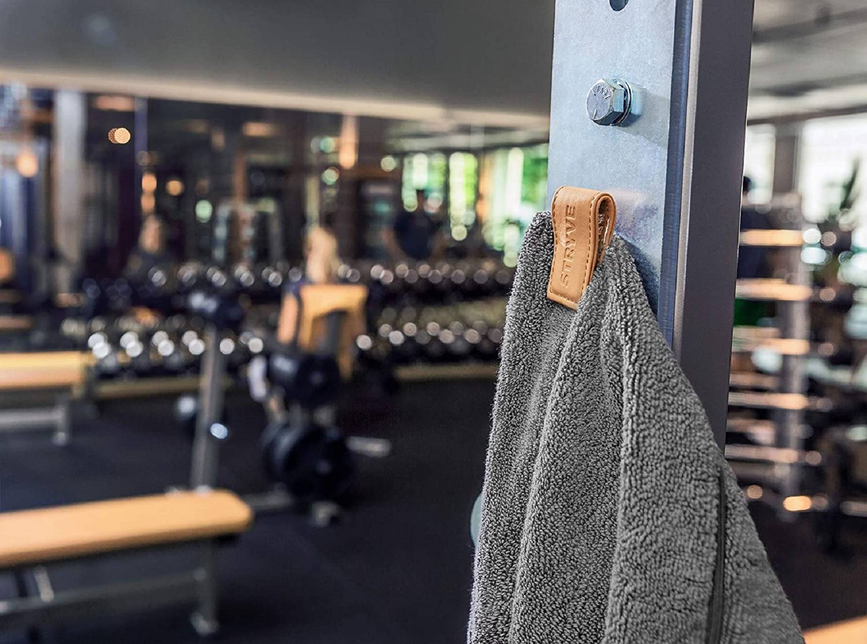 Stryve | Towell + | Sporthandtuch mit integrierter Tasche und Magnetclip | bekannt aus Die Höhle der Löwen | 2er Set in All Black und Rot