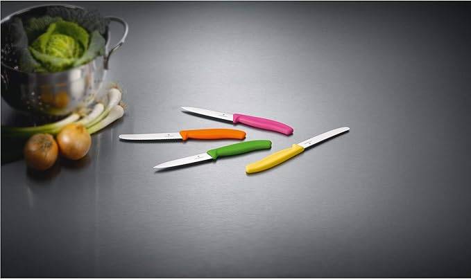 Victorinox | Swiss Classic Set | zwei Gemüsemesser mit Wellenschliffklinge | Klingenlänge: 11 cm | Farbe: Grün