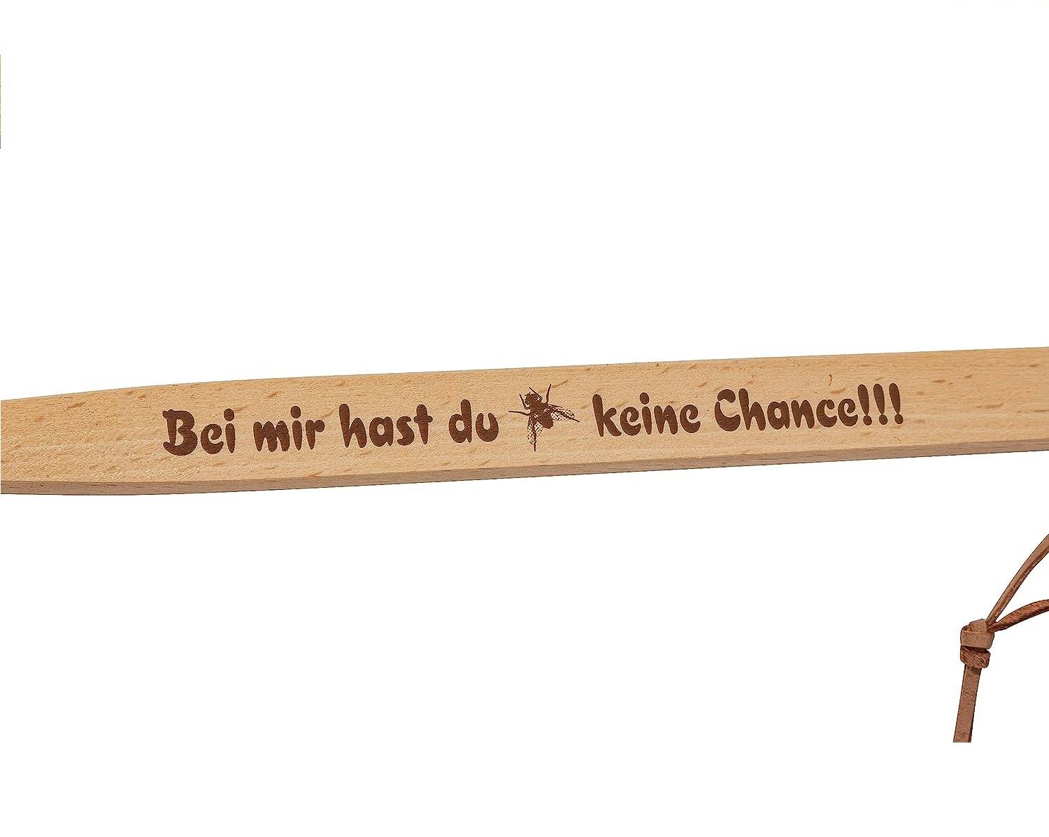 Neustanlo - Fliegenklatsche aus Holz und Leder - mit Spruch Bei Mir hast du Keine Chance!!! - extra stark - mit Holzstiel und Lederband - 47,5 cm