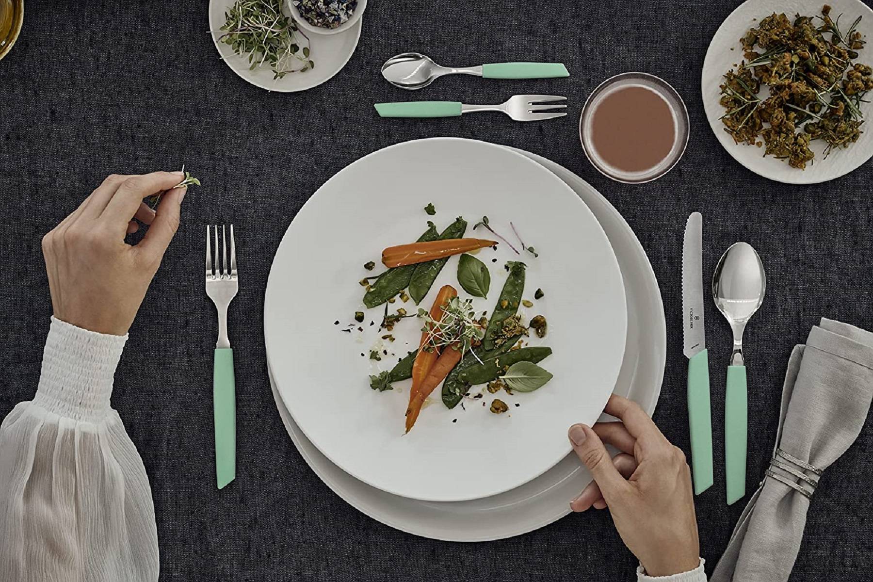 Victorinox Swiss Modern Besteck-Set für 6 Personen, 12-teilig, inkl. scharfe Messer mit Wellenschliff, Kunststoffgriffe, Minzgrün