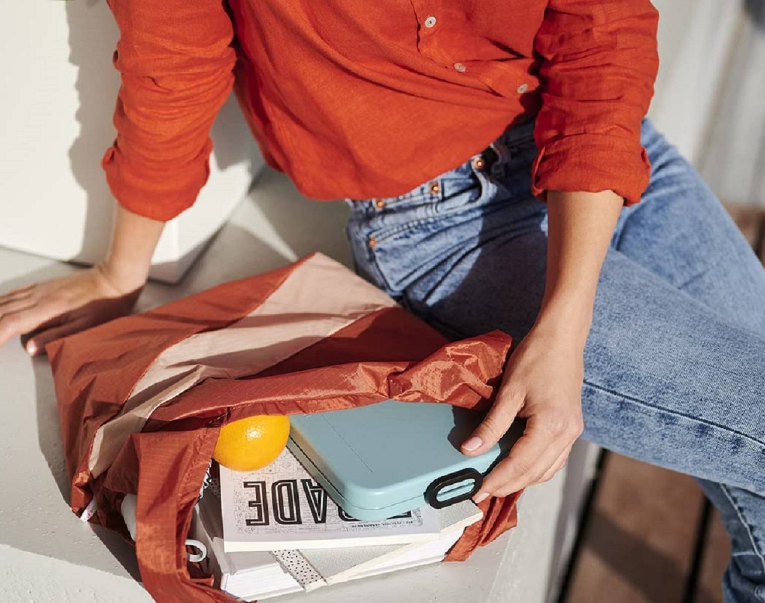 Mepal Lunchbox Take a Break flat – Nordic weiß– 900 ml Inhalt – Brotdose für die Laptoptasche – für bis zu 4 Butterbrote – spülmaschinen