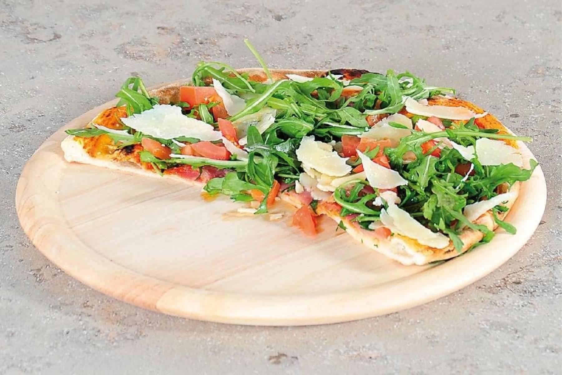 Kesper | Pizzateller aus Gummibaumholz | extra robust und langlebig | Stärke: 2 cm | Durchmesser: 32 cm | mit praktischem Rand | ideal für knusprige