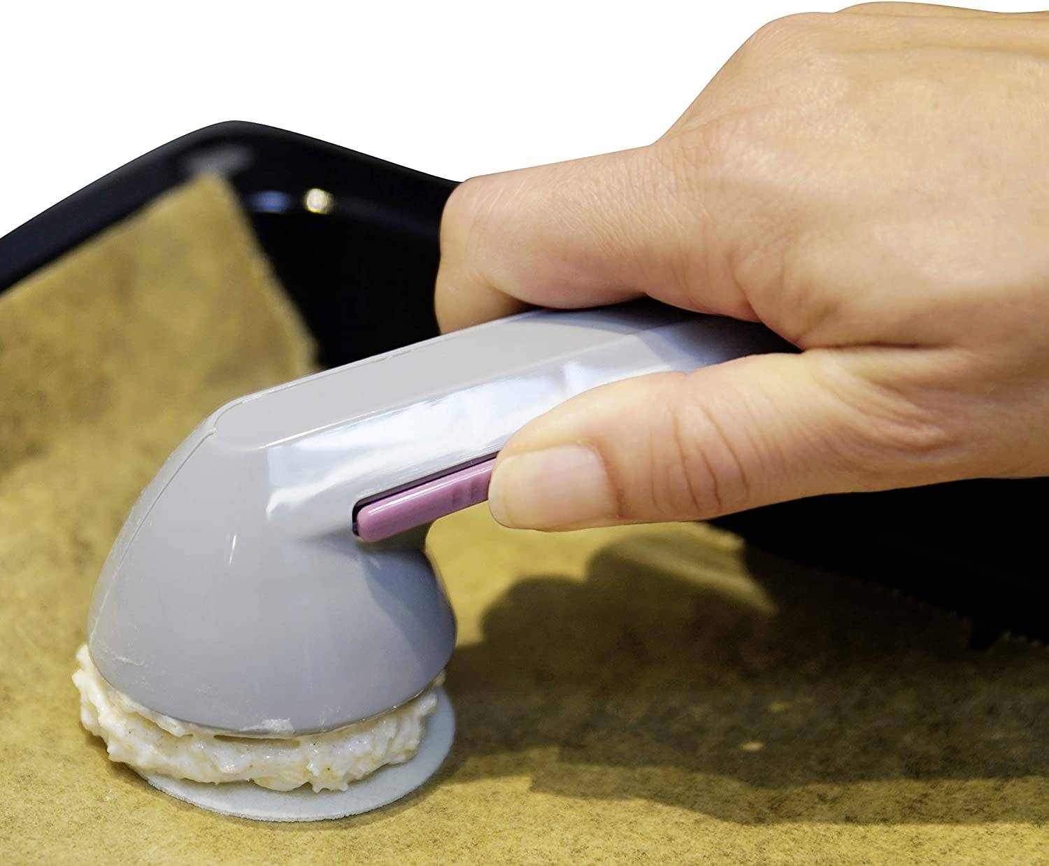 Zenker | Makronenformer Makronator 3 cm | Teigportionierer für Makronen & Plätzchen | aus Kunststoff | creme/rosa | perfekte Teigportionen für glei