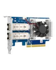 Interne Computererweiterungskarte mit großem Kühlerlüfter, mehreren Anschlüssen und einem PCIe-Kantenverbinder auf einer blauen Leiterplatte.