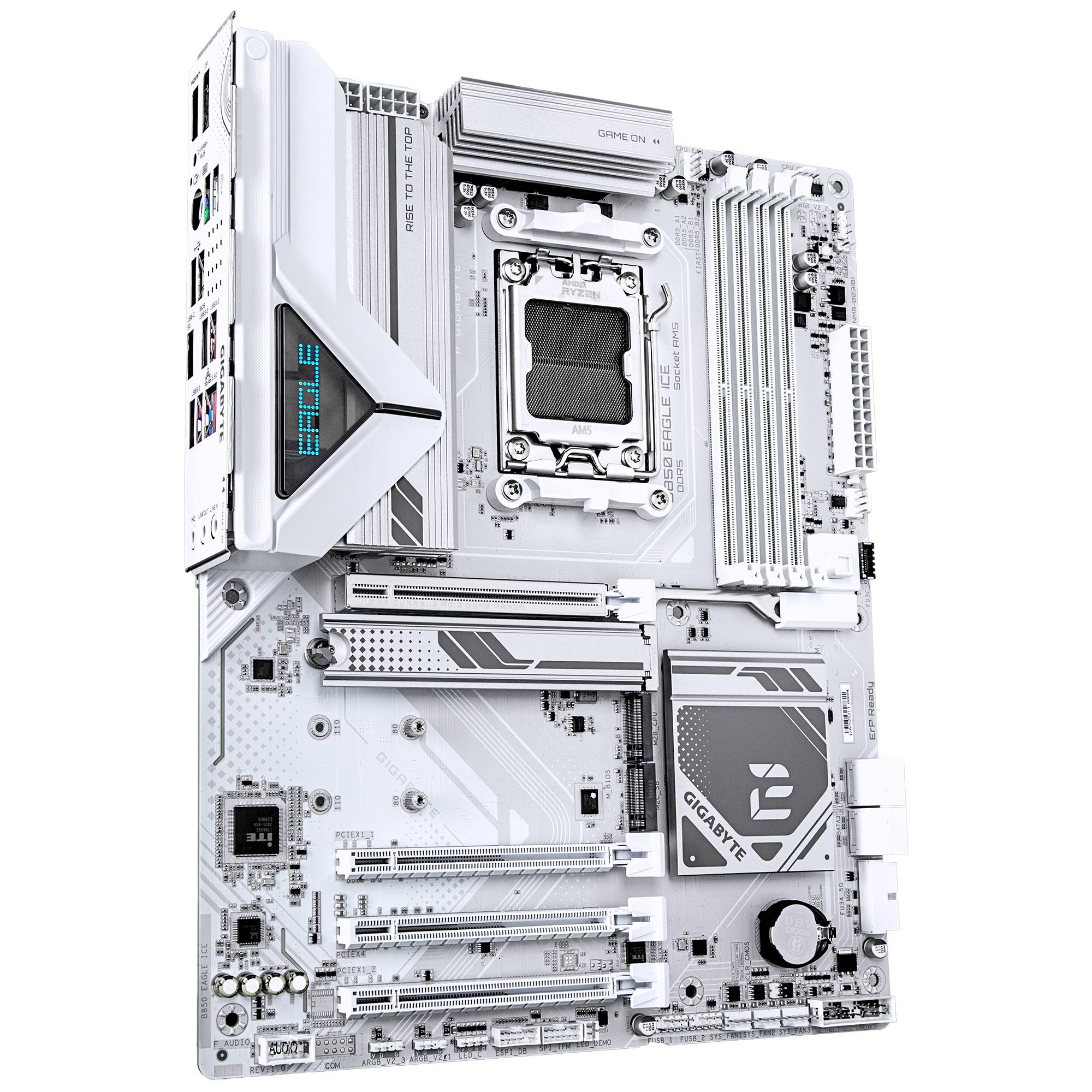 Weiße Gigabyte-Hauptplatine mit Intel-CPU-Sockel, RAM-Steckplätzen, PCIe-Steckplätzen, Kühlkörpern und hinteren E/A-Anschlüssen auf schwarzem Hintergrund.
