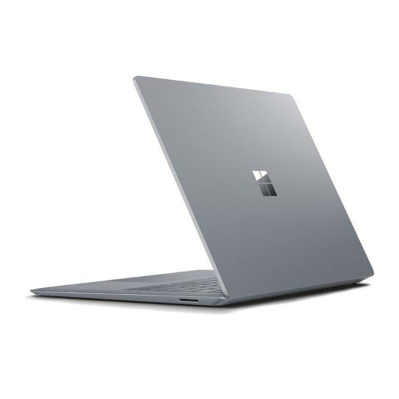 Ein schlanker, silberner Laptop leicht nach links geneigt, der ein minimalistisches Design mit einem reflektierenden Emblem auf der Rückseite des Bildschirms präsentiert.