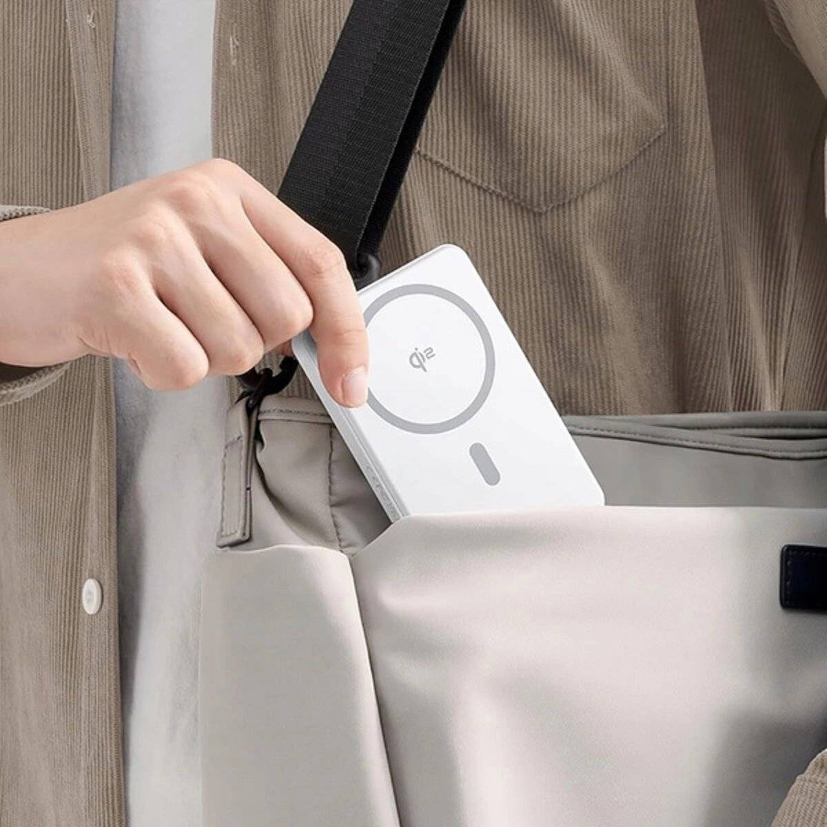 Baseus Airpow II 10000 mAh Qi2 Powerbank mit MagSafe 22,5 W mit Baseus Simple Series USB-C-Kabel – USB-C 20 V/3 A (30 cm) Weiß