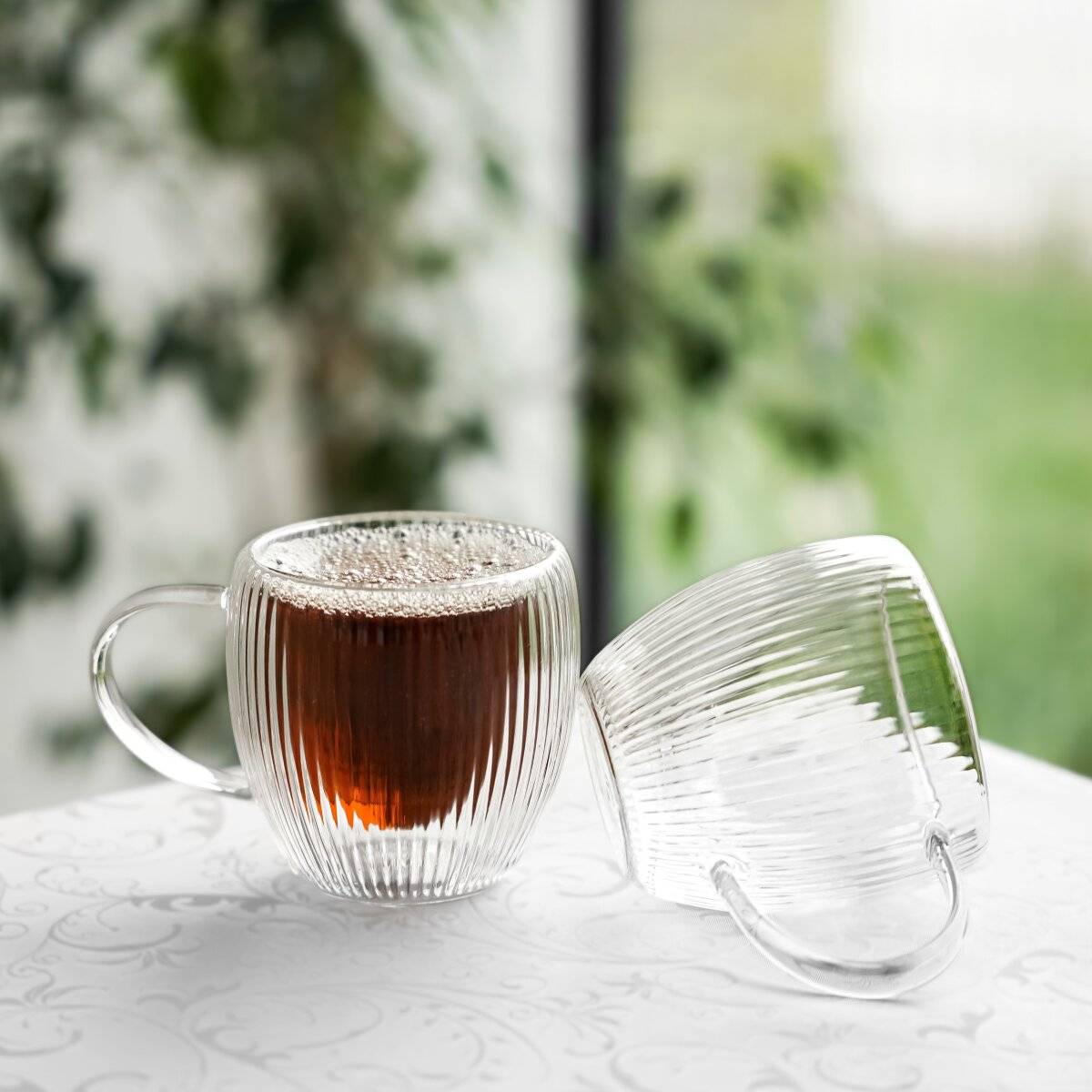 2-tlg. Doppelwandige Gläser "Freya Double" - 250 ml mit Henkel und Relief-Design