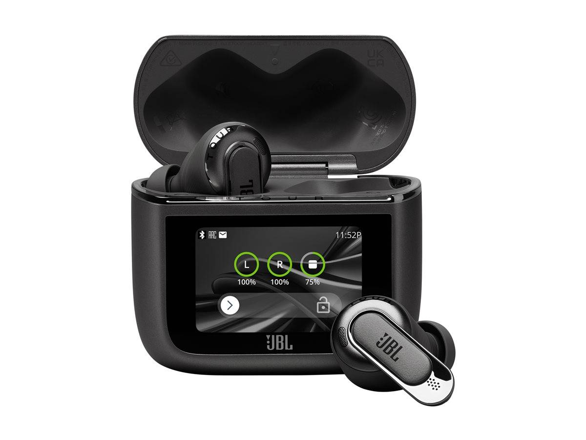 JBL kabellose Ohrhörer in einem offenen Ladekoffer mit Touchscreen, auf dem Batterieladestände angezeigt werden, plus ein Ohrhörer, der davor platziert ist.