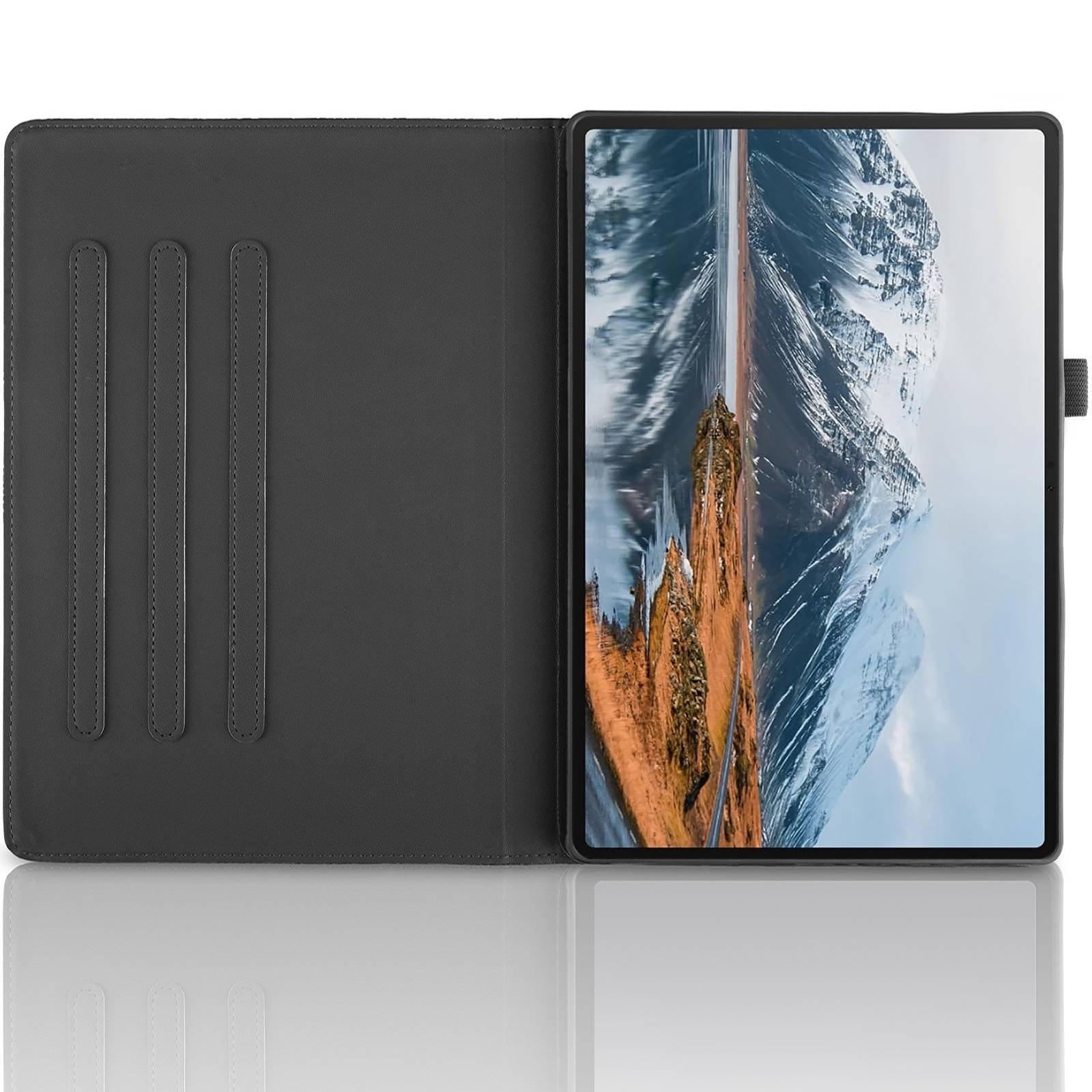 Schwarze Tablet-Schutzhülle mit Tri-Fold-Abdeckung und angebrachtem Bildschirm, auf dem eine Berglandschaft angezeigt wird, aufgeklappt auf weißem Hintergrund.