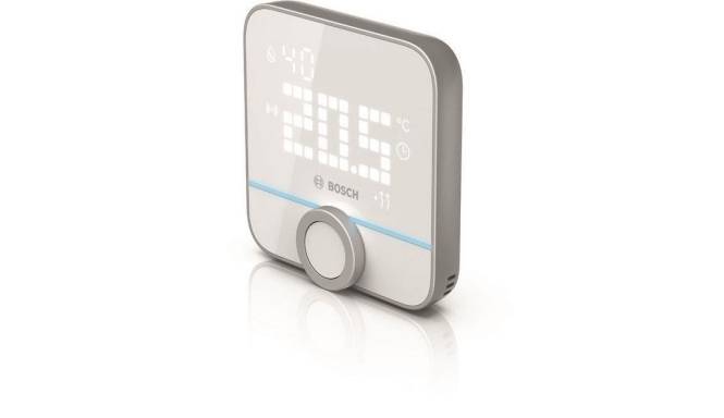 Ein elegantes, modernes Bosch-Thermostat zeigt '20,5°C' prominent auf seinem digitalen Display an und gibt damit die Raumtemperatur an.