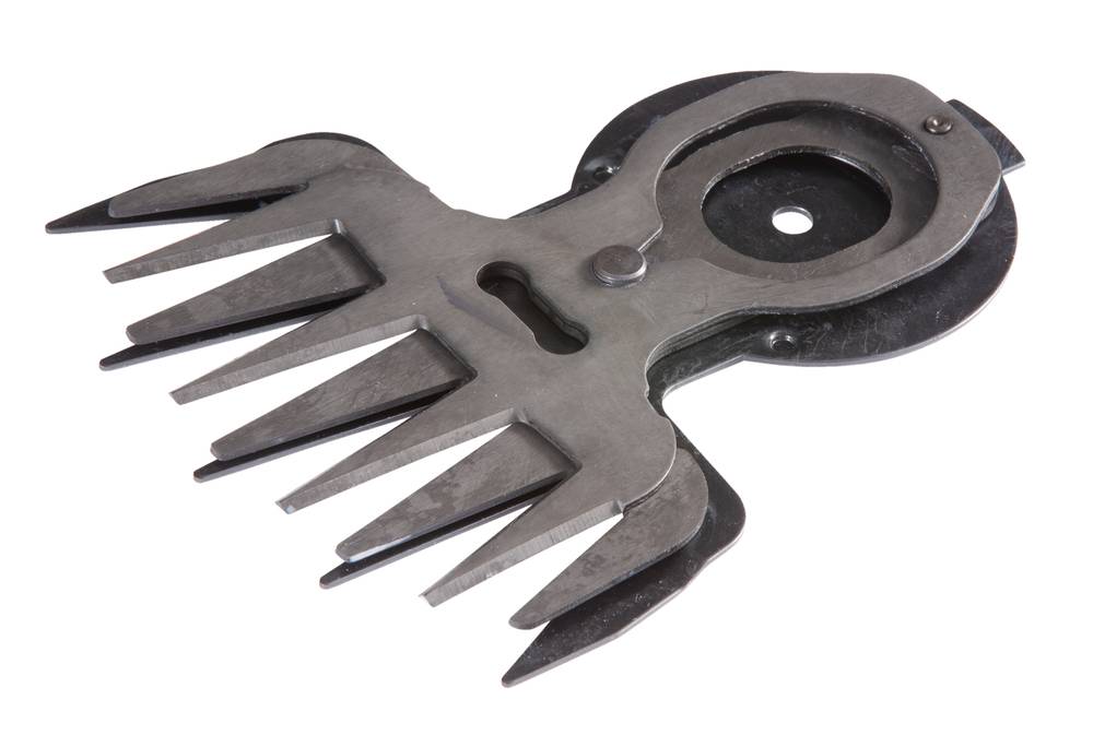 Metallischer Gartenscherenaufsatz mit mehreren spitzen Schneidblättern und einem kreisförmigen Befestigungsloch, gezeigt auf weißem Hintergrund.