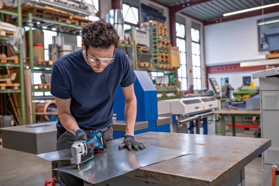 Akku-Blechschere GSC 18V-16 E 0601926300 Typ Solo Lieferumfang ohne Akku und ohne Ladegerät, Karton Opt. B Spannung 18 V