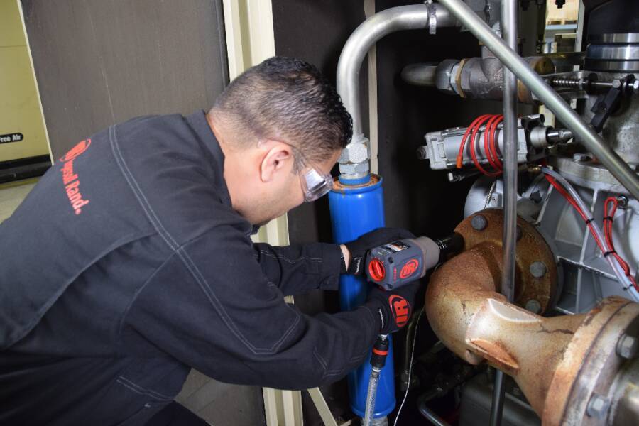 Druckluft-Schlagschrauber 2146Q2MAX 2146Q2MAX Lösemoment 2700 Nm Arbeits-/max.-Drehmoment 1970 Nm Drehzahl 5500 U/min An