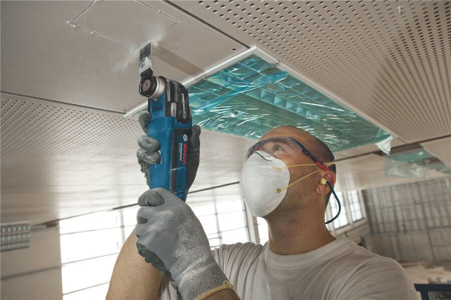 Multi-Cutter GOP 30-28 0601237000 Typ Set Opt. B Lieferumfang 6x Tauchsägeblatt, 10x Schleifpapier, 2x Segmentsägeblätte