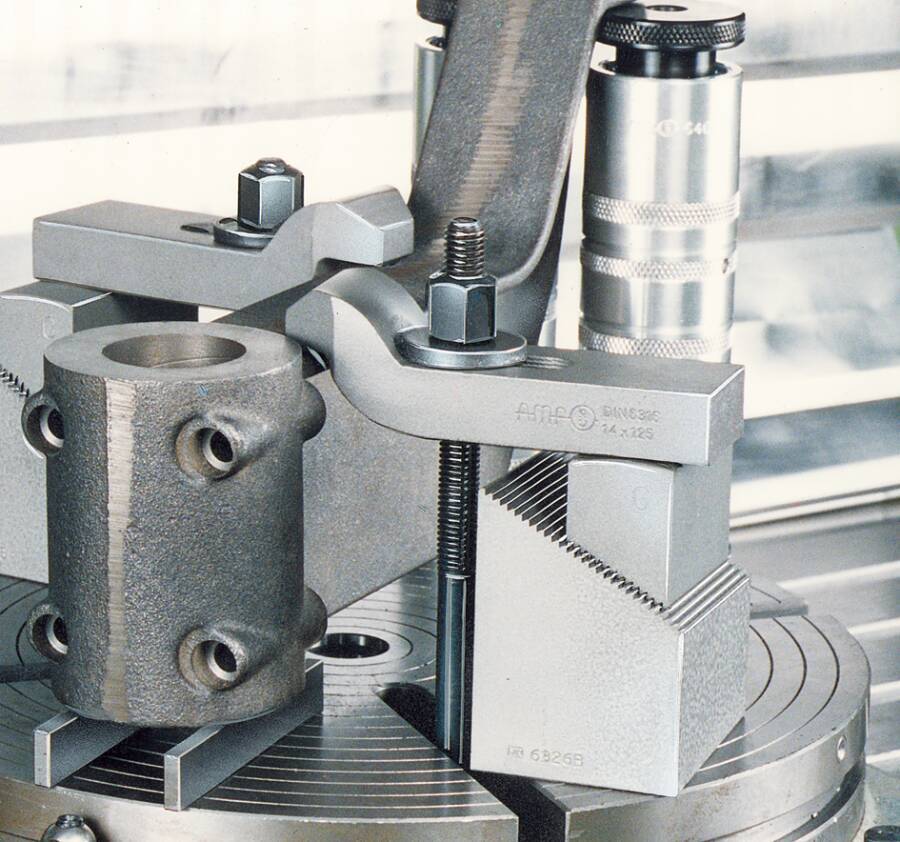 Spanneisen einfach gekröpft 71076 Schlitzbreite b1 18 mm Länge 160 mm für Schraube 16/18 M a 25 mm Breite b2 50 mm b3 2