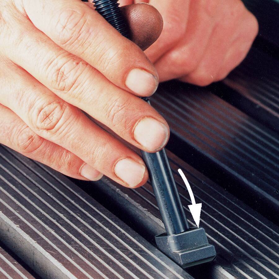 Schrauben für T-Nuten 80580 Schrauben-Ø M16 Nutenbreite 18 mm Länge 100 mm Breite 17,7 mm Kopfgröße 28 mm Kopfdicke 10 m