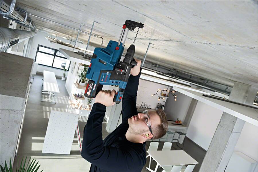 Akku-Bohrhammer GBH 18 V-26 F 061191000G Typ Set Lieferumfang Staubabsaugsystem GDE 18V-16, 2x 5,5Ah Akku ProCORE 18V, L