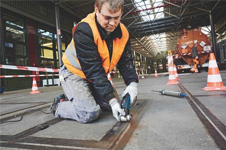 Multi-Cutter GOP 55-36 0601231100 Typ Set Opt. B Lieferumfang 1x Tauchsägeblatt, Karton Nennaufnahme 550 W Werkzeugaufna