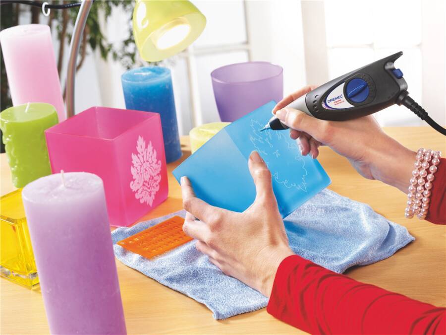 Gravierer 290-1 F0130290JM Lieferumfang Dremel Gravierer, auswechselbare Karbidspitze, Buchstaben- und Zahlenschablonen