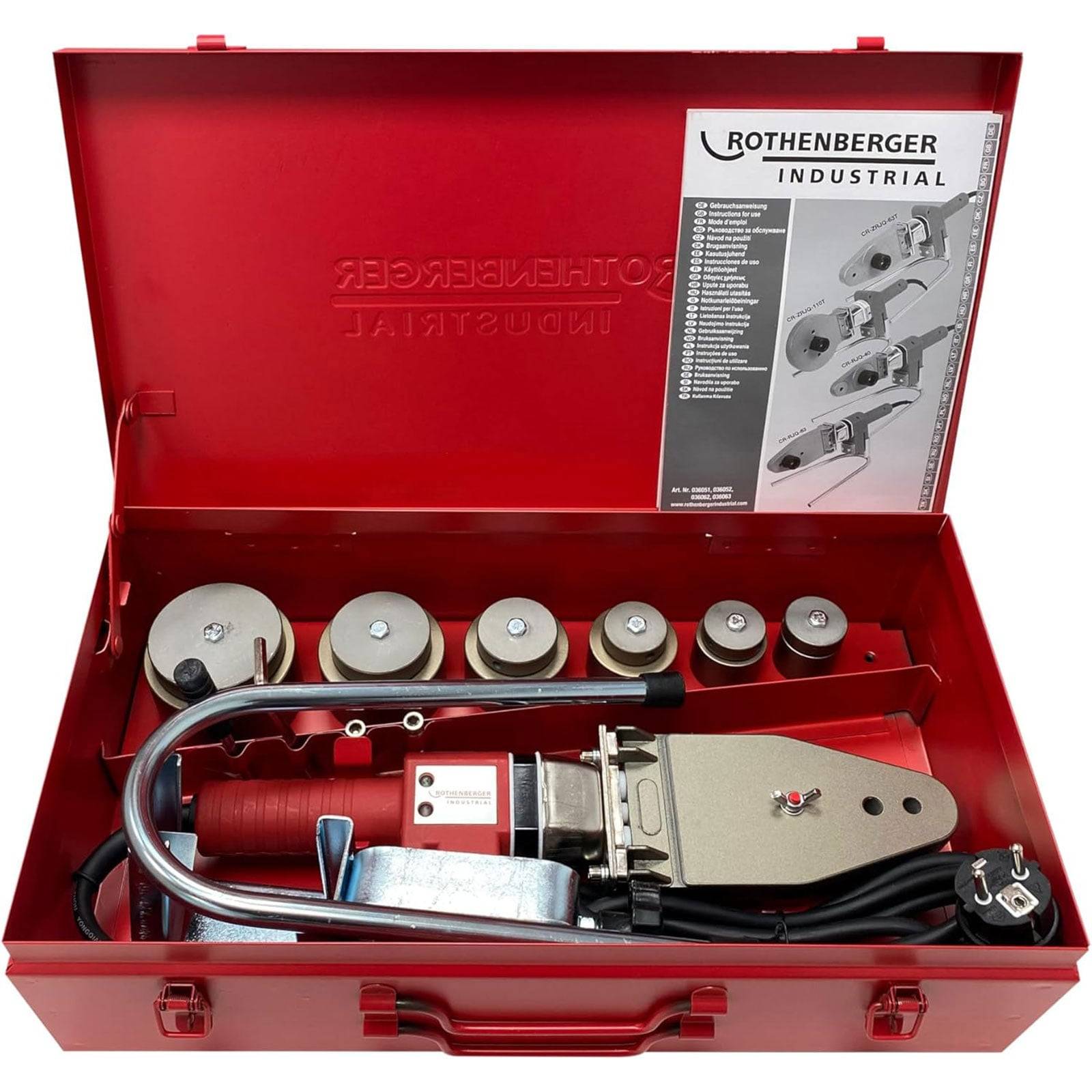 Eine rote Werkzeugbox, die ein Metallrohrschweißwerkzeug, Heizköpfe und eine Bedienungsanleitung mit dem Titel ‚Rothenberger Industrial' enthält.