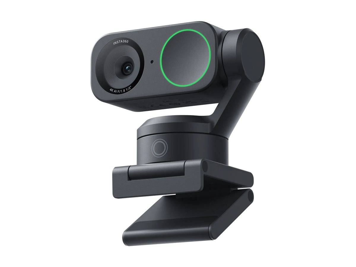 Schwarze Webcam mit Linse und grün leuchtender Ringlicht, montiert auf einem verstellbaren Clip-Ständer vor weißem Hintergrund.