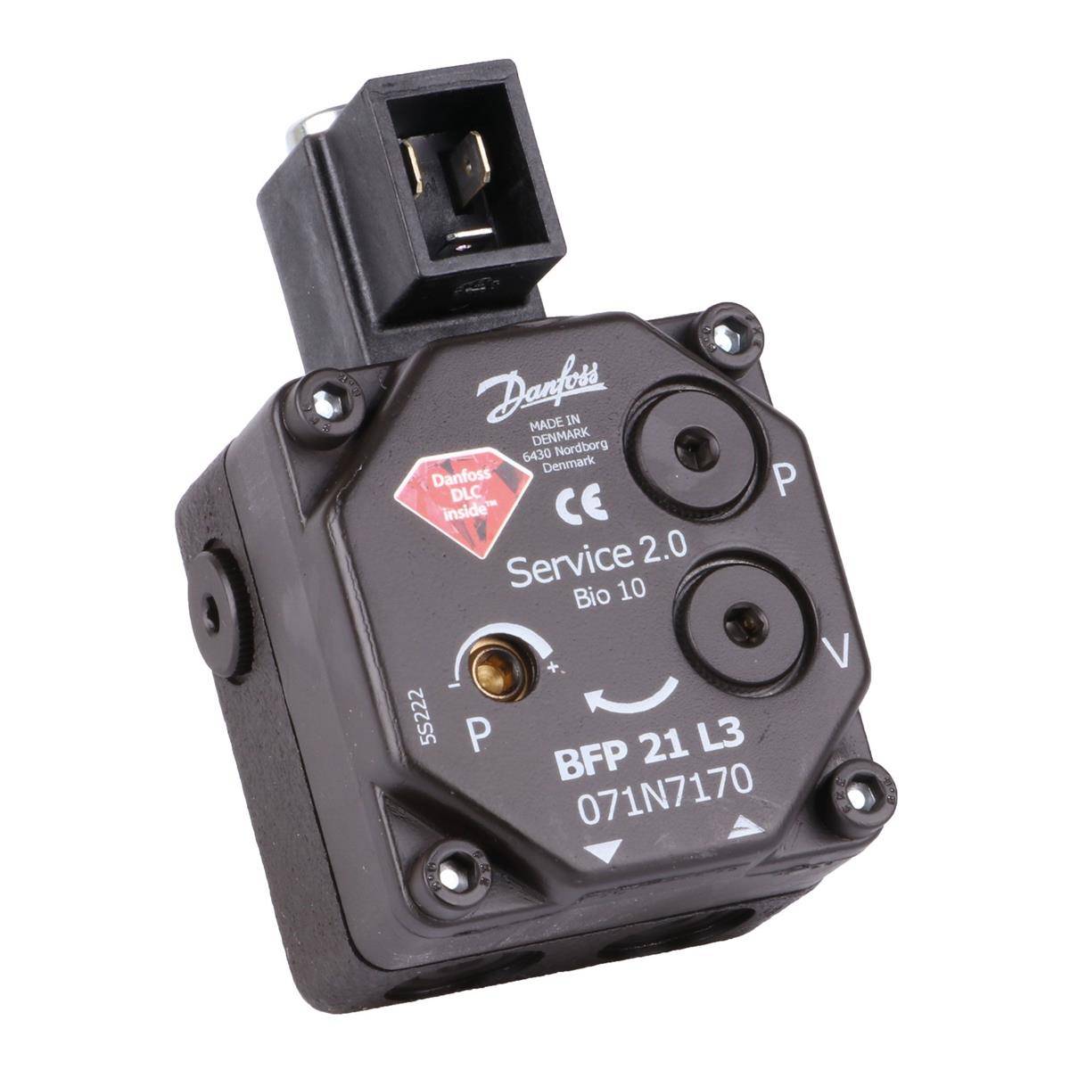 Schwarze Danfoss BFP 21 L3 Servicepumpe/Ventileinheit auf weißem Hintergrund dargestellt, mit beschrifteten Anschlüssen und elektrischem Stecker.
