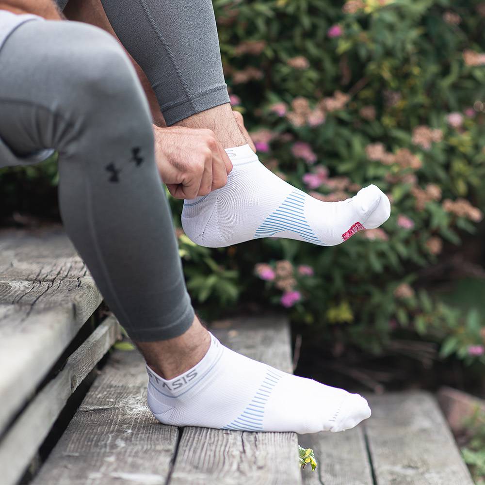 NeuroSocks Athletic Socken - weiß - S - Socken - Größe 35-38 - Atmungsaktive Socken, nahtlos & maschinenwaschbar – blasenvermeidend & geruchshemm