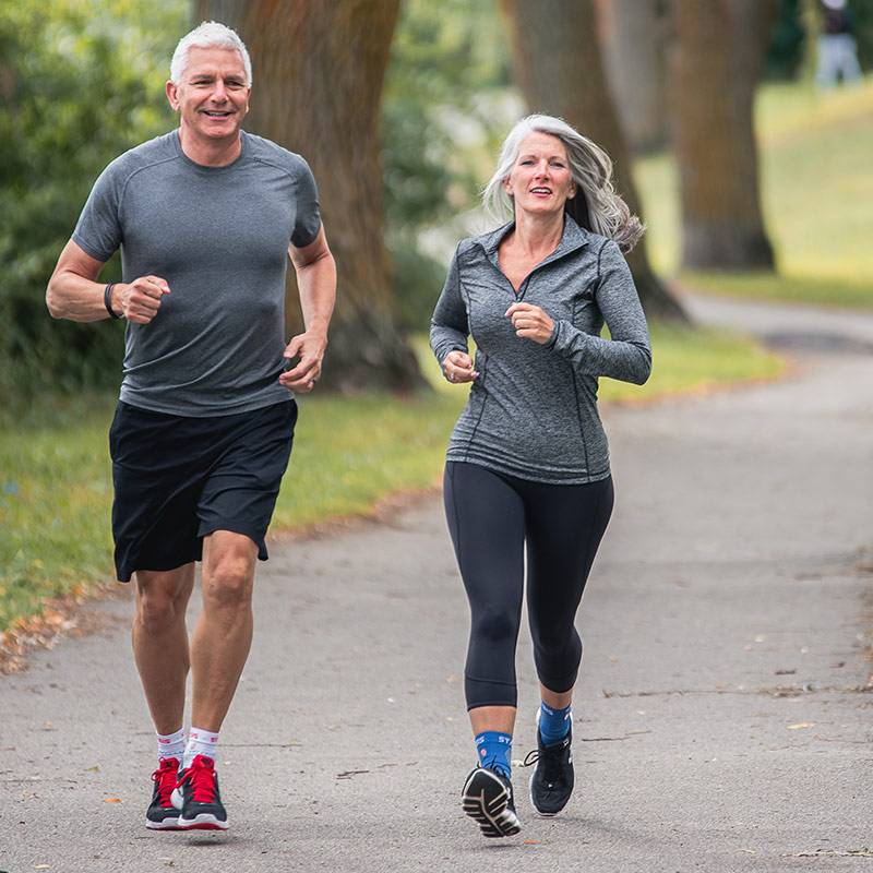 NeuroSocks Athletic Socken - weiß - M - Socken - Größe 39-42 - Atmungsaktive Socken, nahtlos & maschinenwaschbar – blasenvermeidend & geruchshemm