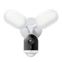 Eine intelligente Smart-Home-Sicherheitskamera mit zwei hellen LED-Flutlichtern ist montiert. Die Kamera ist mittig zwischen den Lichtern positioniert, was auf Überwachungsfähigkeiten bei Nacht hindeutet.
