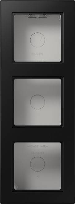 Eine schlanke, quadratische metallische Lichtschalter auf einem schwarzen Panel.