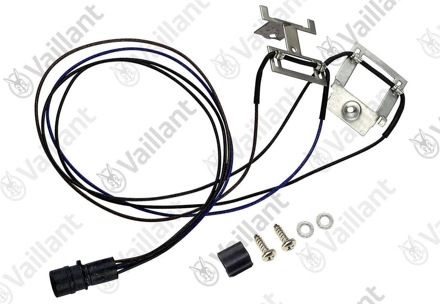 Kabelbaum-Set mit Metallklammern, Stecker, Schrauben und kleinen Befestigungsteilen auf weißem Hintergrund.