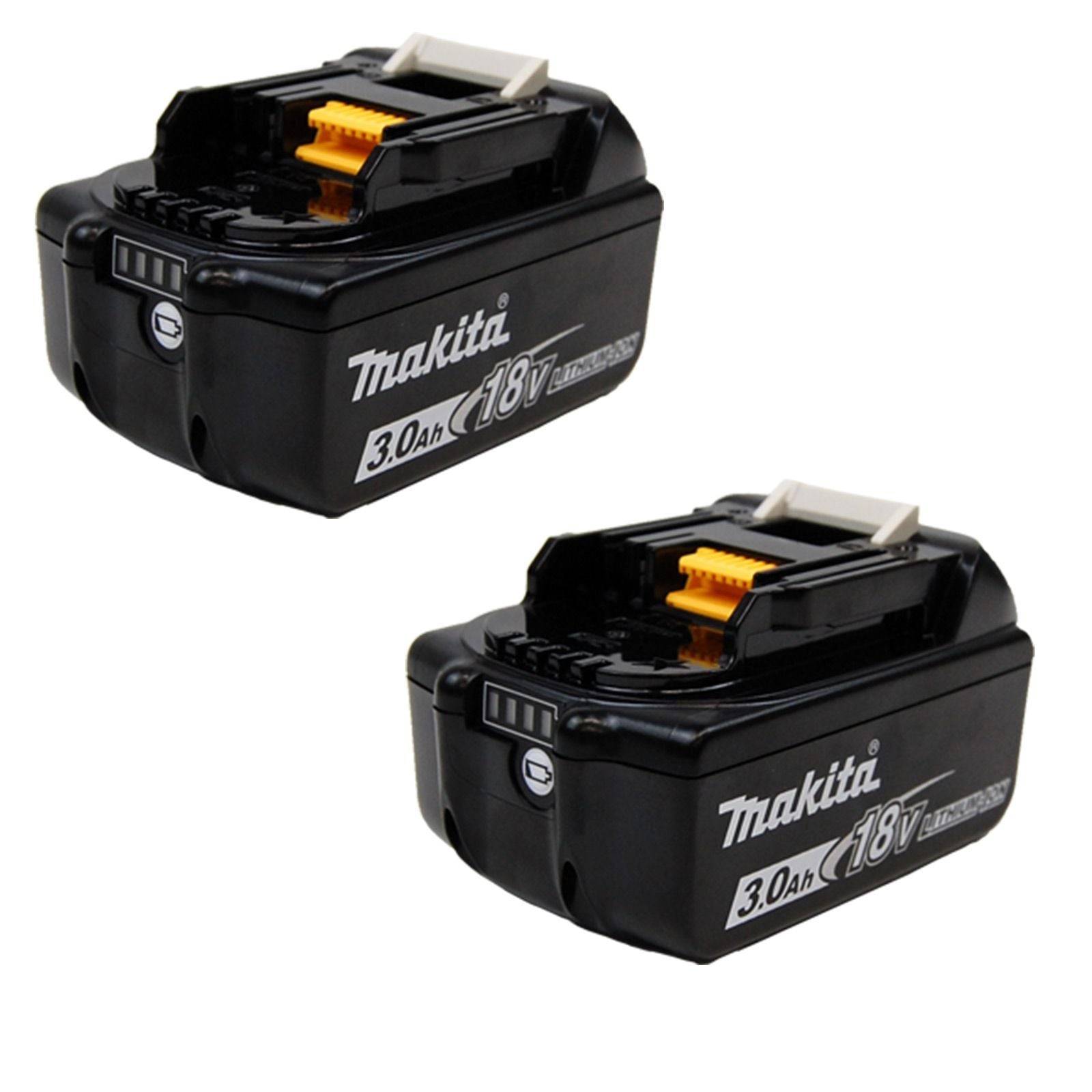 Zwei schwarze Makita 18V Lithium-Ionen-Akkus mit einer Kapazität von 3,0 Ah, ausgestattet mit gelben Anschlüssen und einem kompakten, rechteckigen Design.