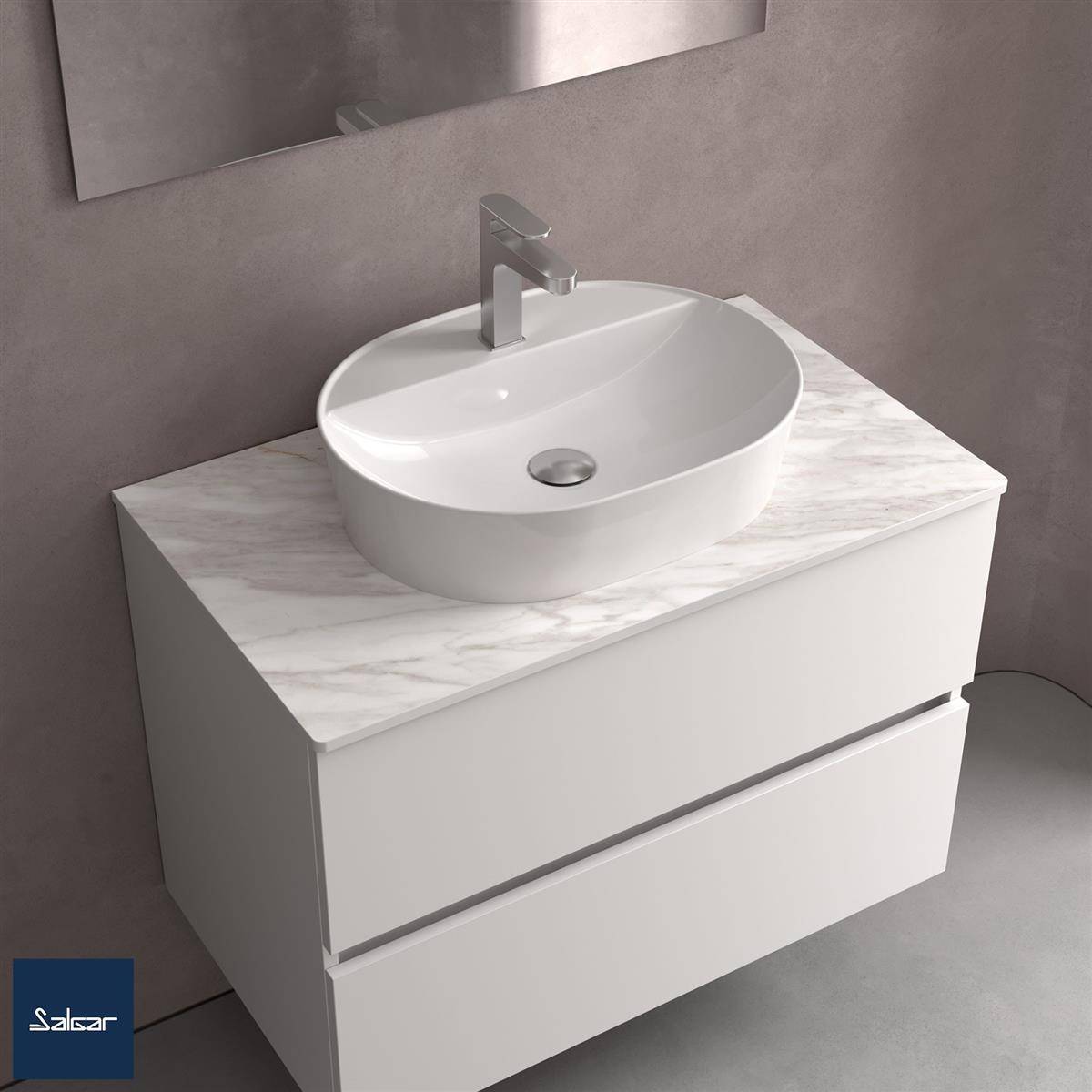 Weißes ovales Waschbecken auf einem Marmor-Waschtischschrank mit zwei Schubladen, gezeigt in einem modernen grauem Badezimmer.