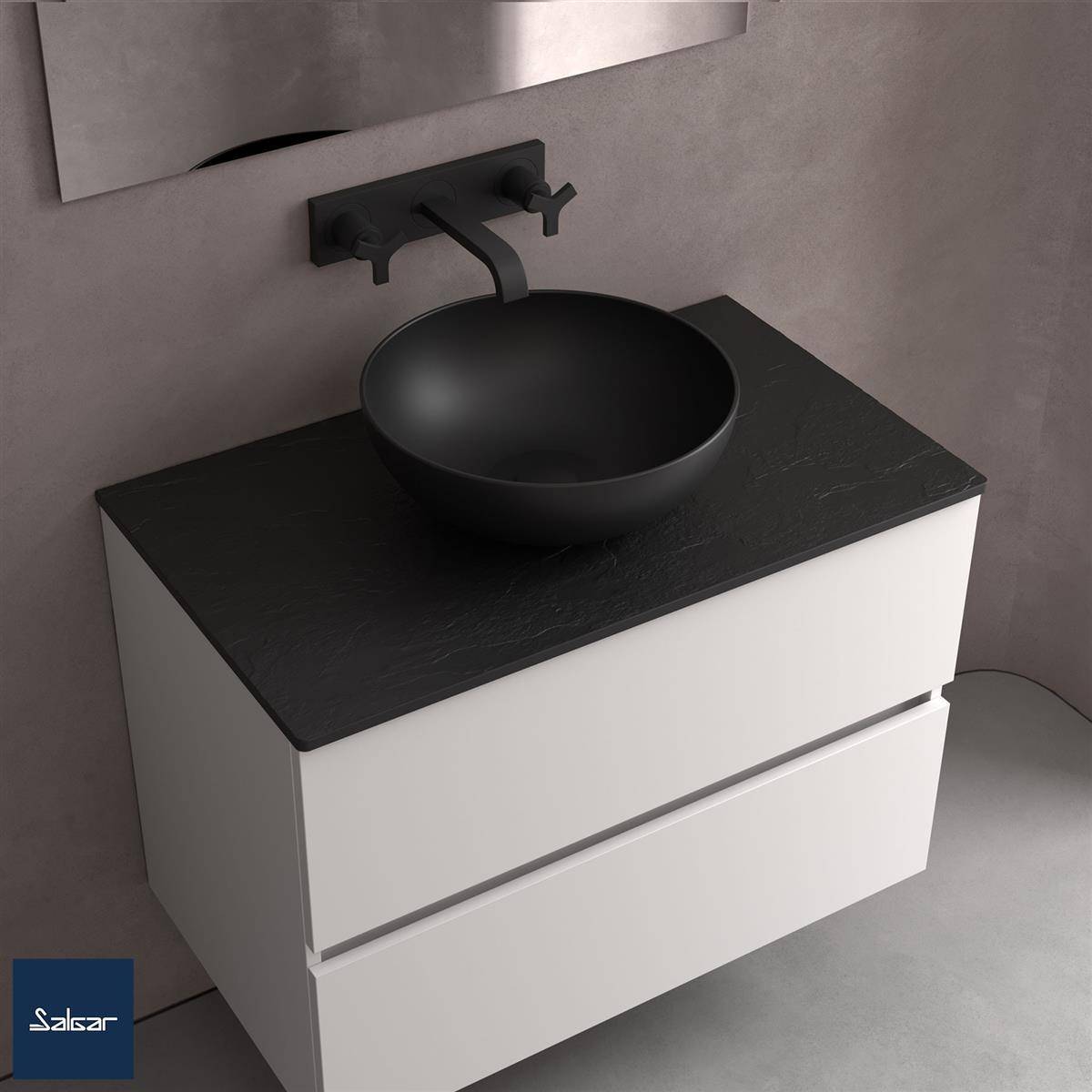 Modernes Badezimmer-Waschtisch mit schwarzer Arbeitsplatte, rundem schwarzem Aufsatzbecken, wandmontiertem Wasserhahn und zwei weißen Schubladen; das Salzar-Logo erscheint in der Ecke.