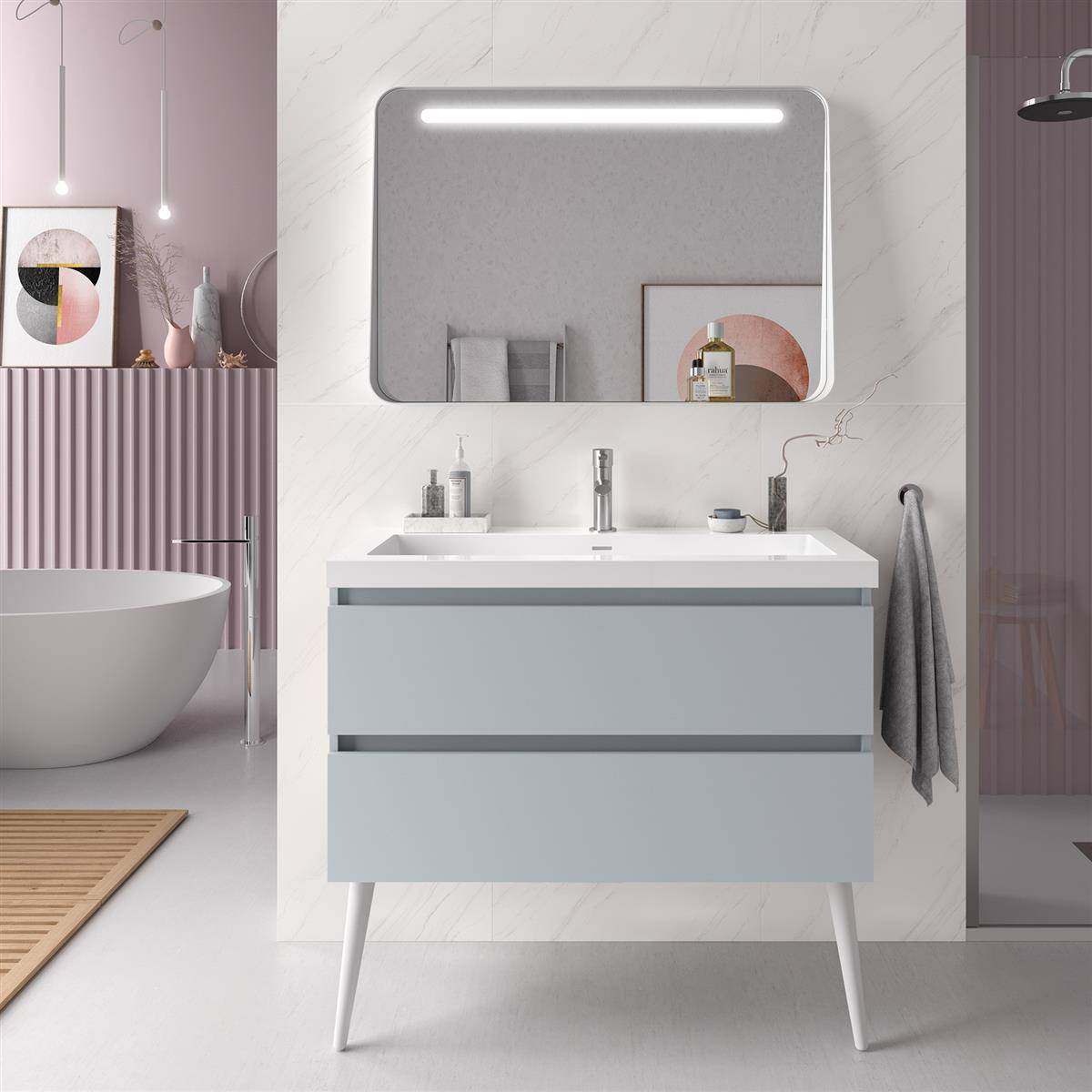 Modernes Badezimmermöbel mit beleuchtetem Spiegel, Waschbecken und Armatur neben einer freistehenden Badewanne und einer Duschabtrennung.