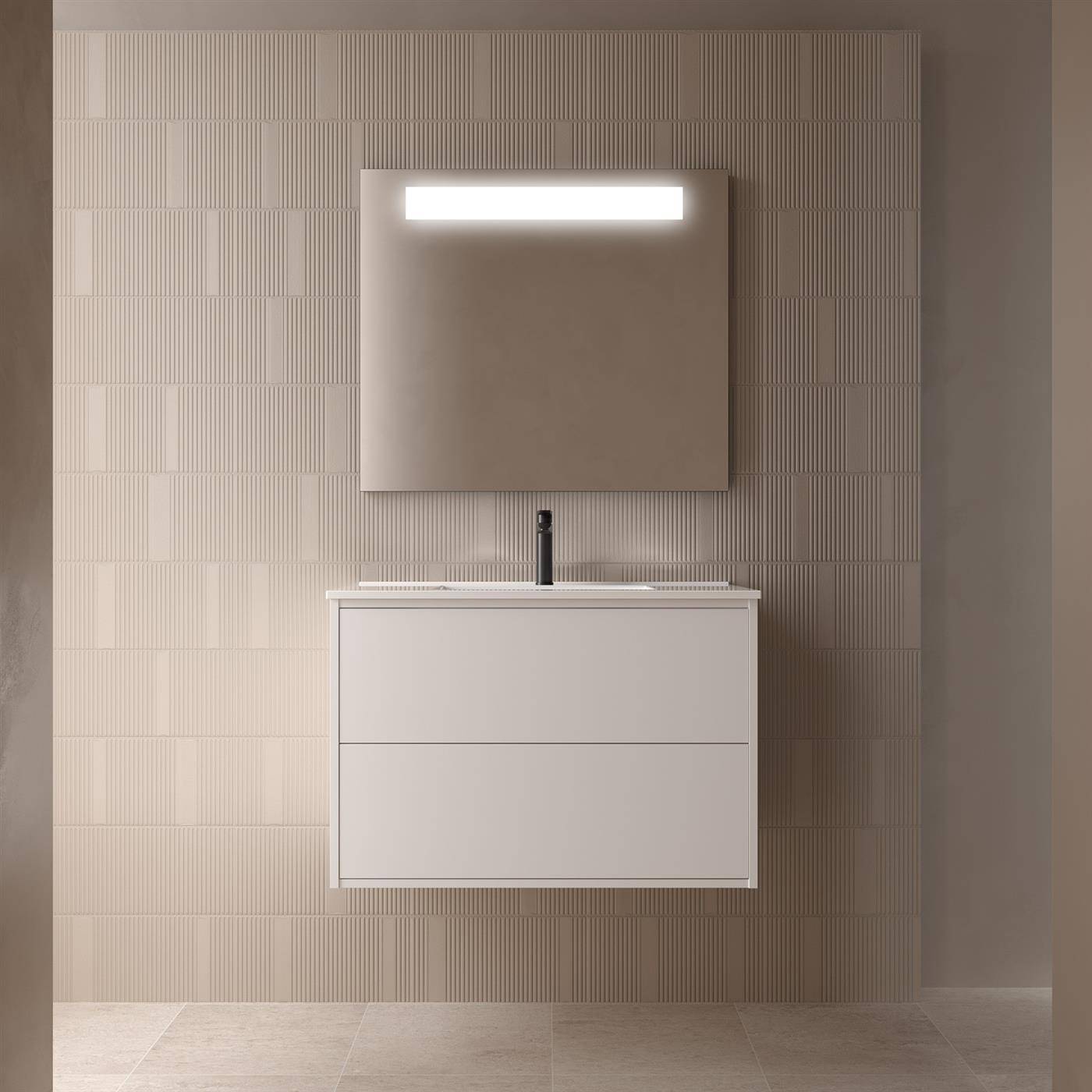 Minimale beige Badezimmerkommode mit schwebendem Schrank, Waschbecken und beleuchtetem Spiegel an gefliester Wand.