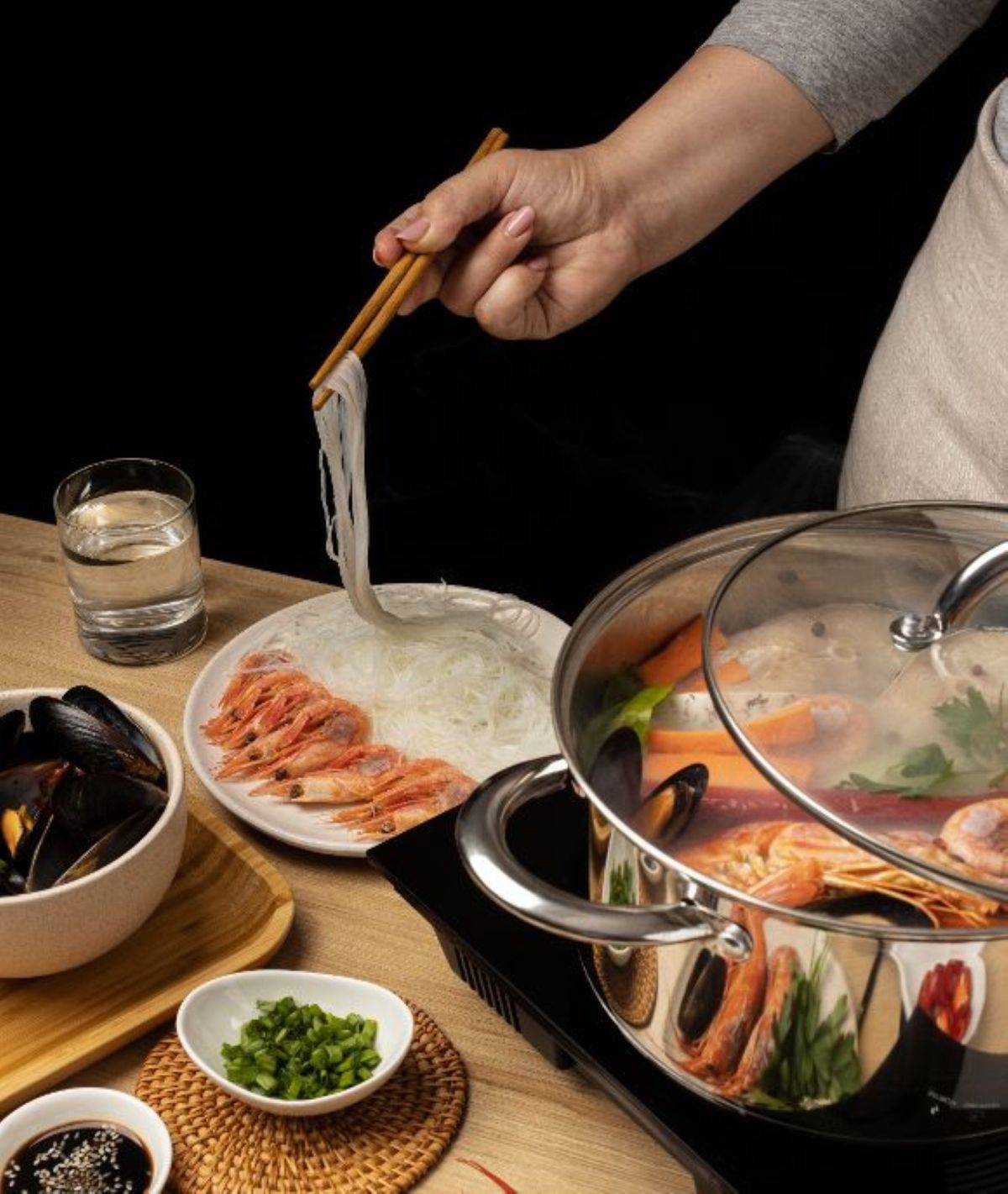 Kochtopf mit Glasdeckel geeignet für alle Herdarten, aus hochwertigem Edelstahl Ø 18 x 11,5 cm