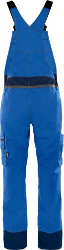 Blaue Cargo-Hose mit sichtbaren Seitentaschen.
