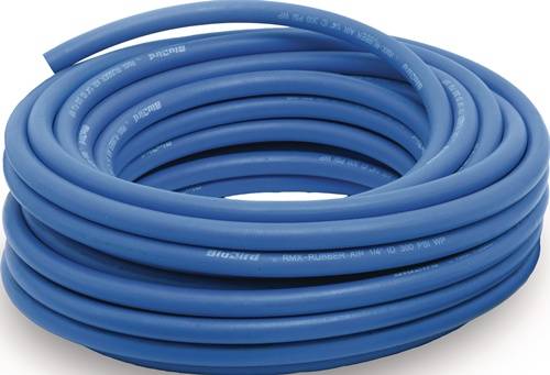 Blau gewickelter Luftschlauch mit auf der Seite aufgedruckten Spezifikationen, die Druckkapazität und Materialart angeben.
