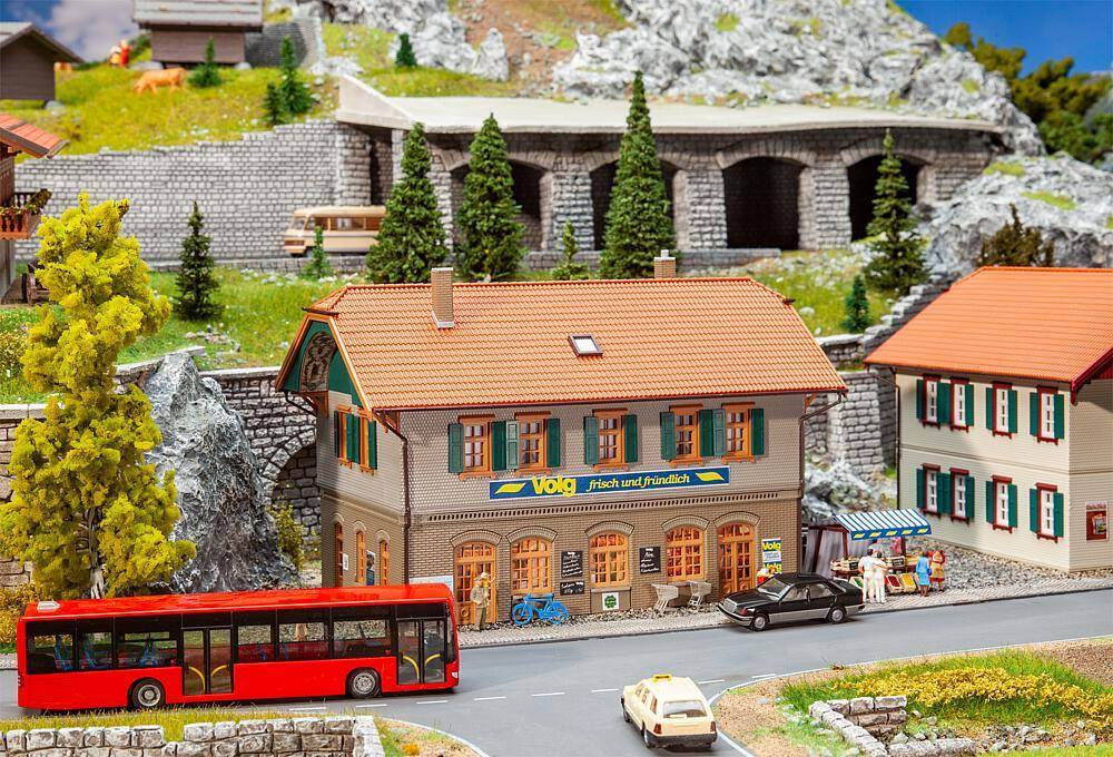 Faller 130595 Wohnhaus mit Dorfladen Epoche IV